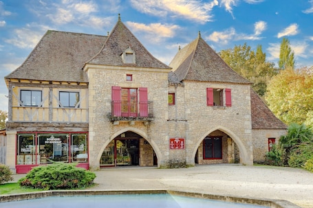 Exterior. Bright Apartment with Garden in the Heart of Le Bugue