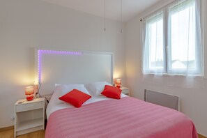 2 bedrooms, iron/ironing board, free WiFi