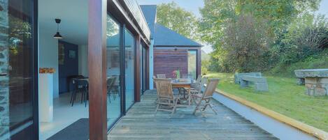 تناول الطعام بالخارج