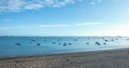 Maison de vacances 'Maison Chevoir Pieds Dans L'eau' avec vue sur la mer, terrasse privée et Wi-Fi