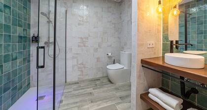 Apartment 'Apartamento Deluxe Los Perez' with Private Terrace, Wi-Fi and Air Conditioning