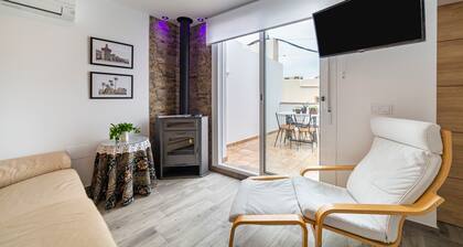 Apartment 'Apartamento Deluxe Los Perez' with Private Terrace, Wi-Fi and Air Conditioning