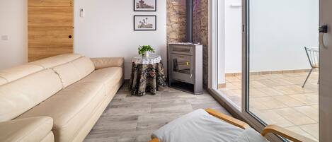 TV, fireplace, ping pong