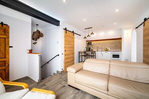 TV, fireplace, ping pong - Apartment 'Apartamento Deluxe Los Perez' with Private Terrace, Wi-Fi and Air Conditioning (Lucainena de las Torres)