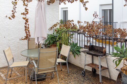 Apartment 'Apartamento Deluxe Los Perez' with Private Terrace, Wi-Fi and Air Conditioning