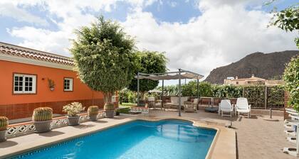 Casa Boulou in El Roque with Private Pool and Fiber-Optic Wi-Fi