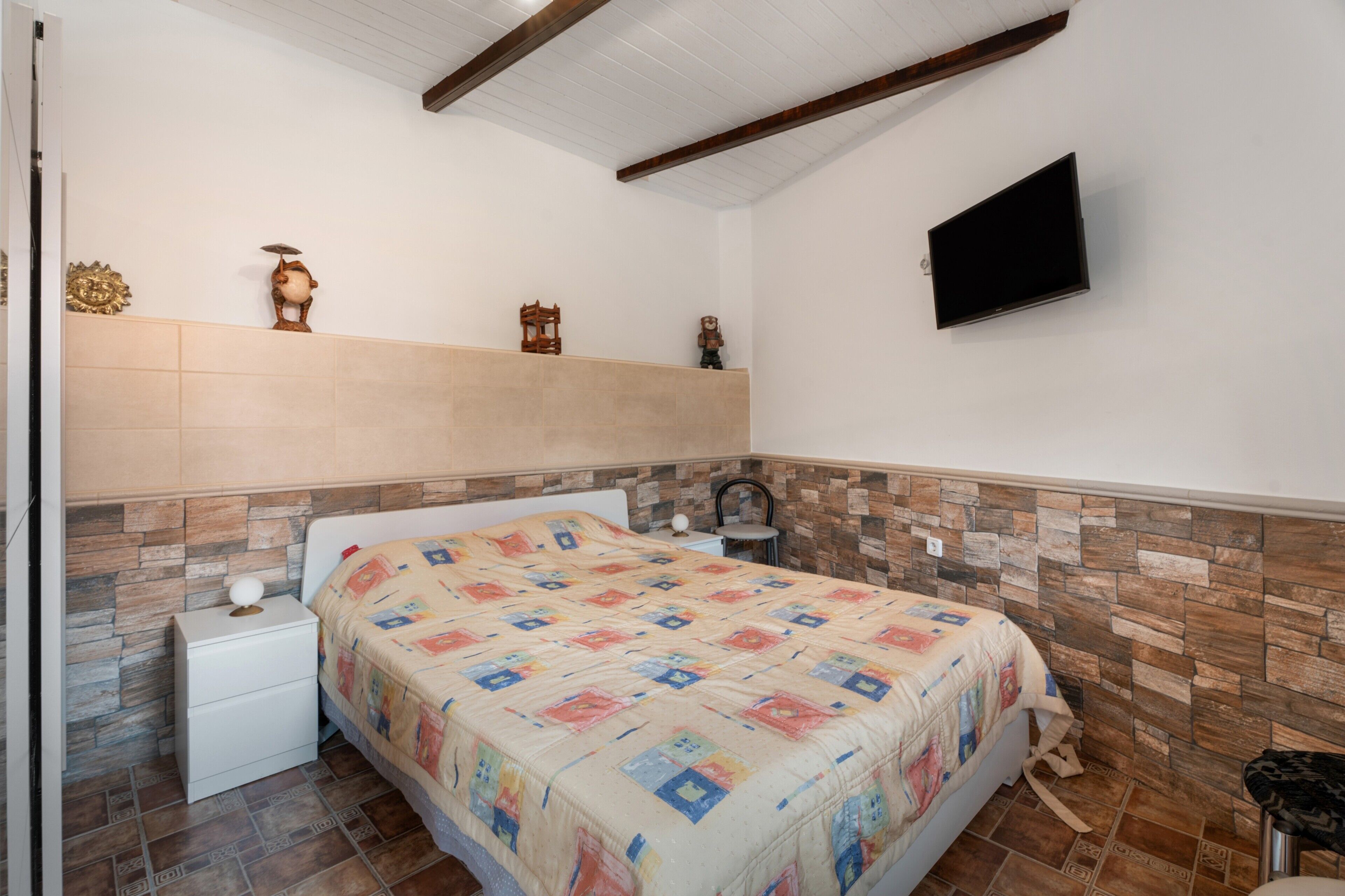 1 chambre, fer et planche à repasser, Wi-Fi gratuit, draps fournis