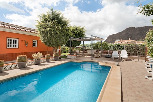 Casa Boulou in El Roque with Private Pool and Fiber-Optic Wi-Fi