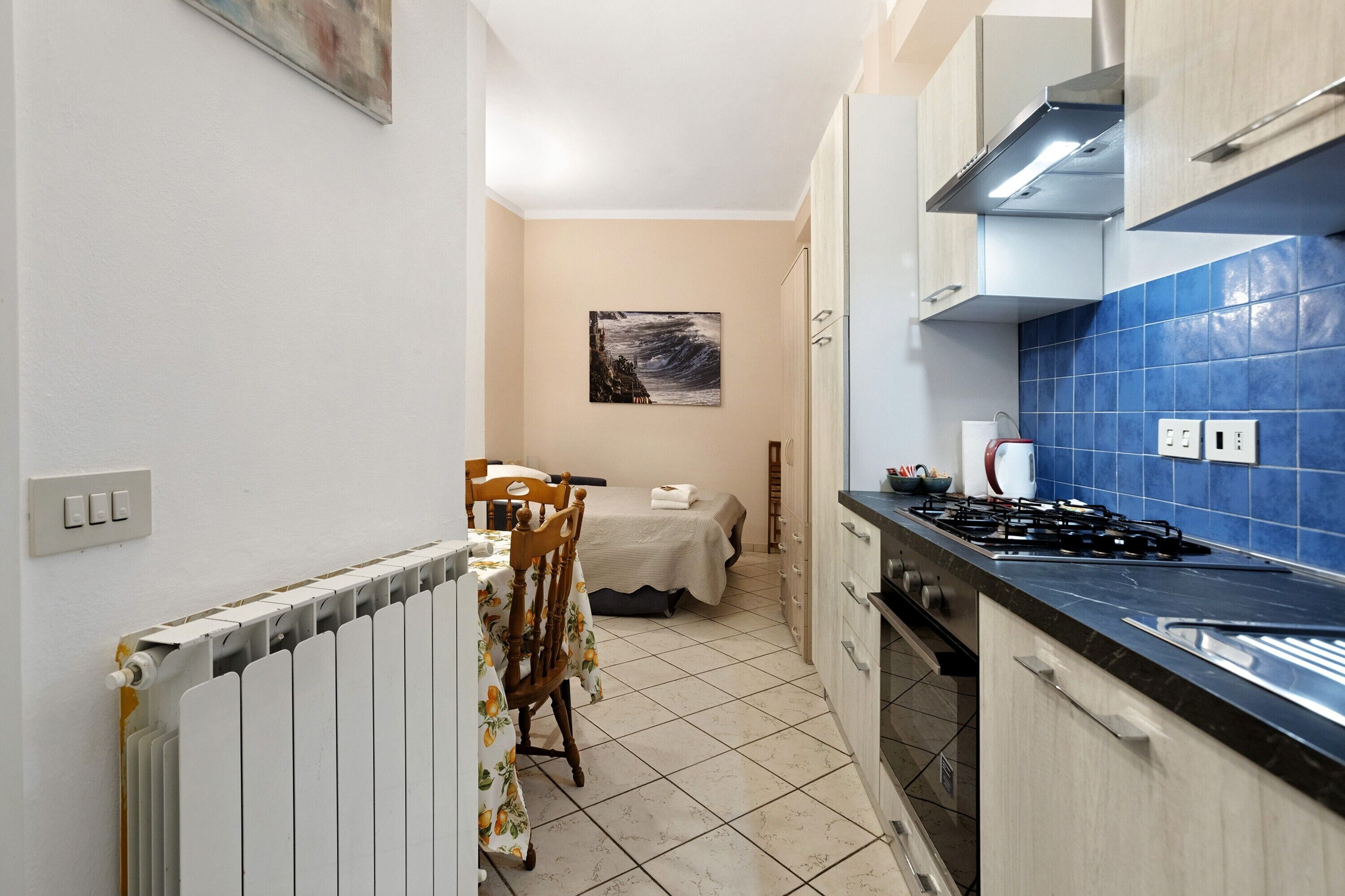 Kjøleskap, kokeplater og kjøkkenutstyr