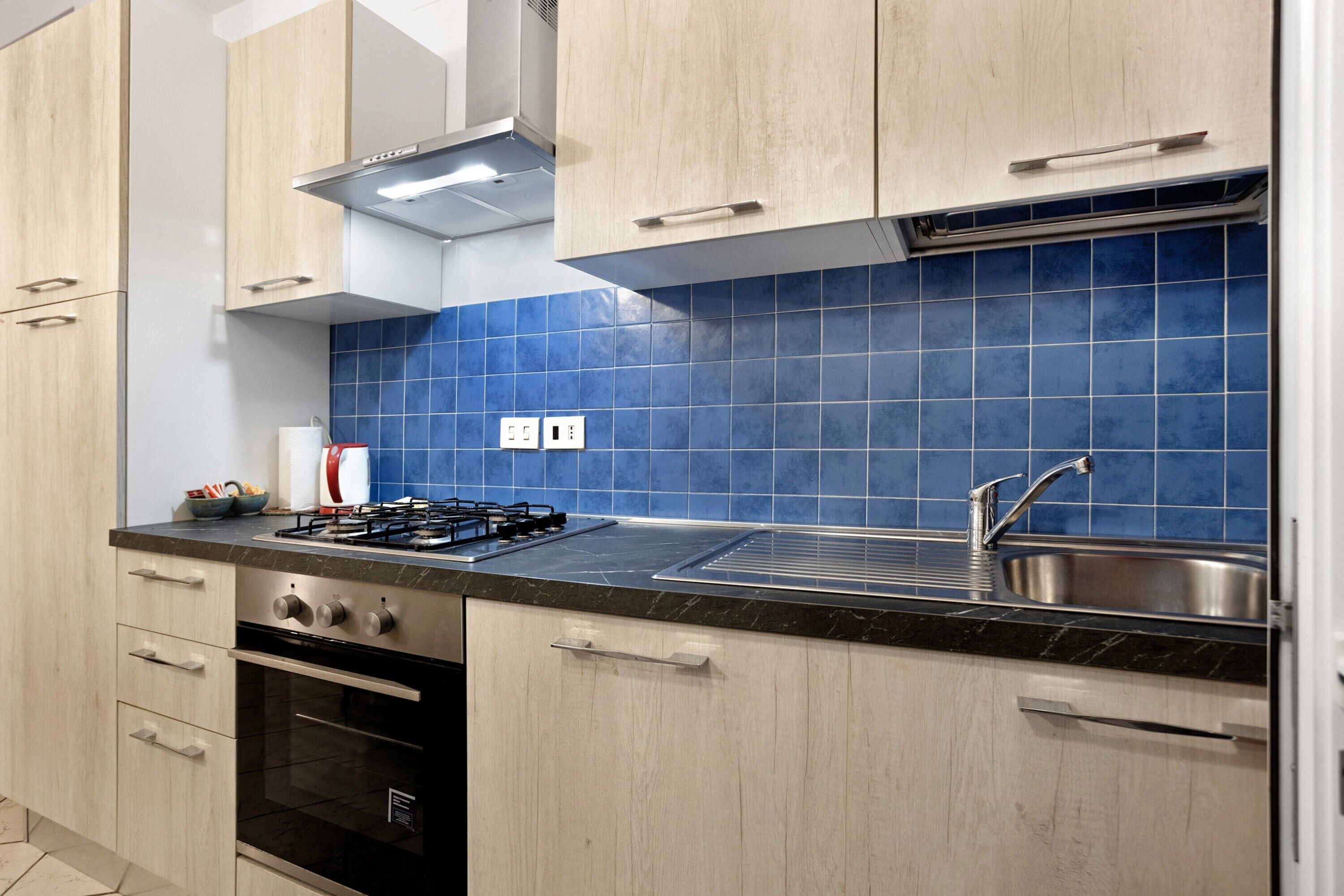 Frigorifero, piano cottura, pentole/stoviglie/utensili