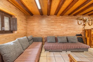 Fernseher, Kamin, DVD-Player, Tischtennisplatte