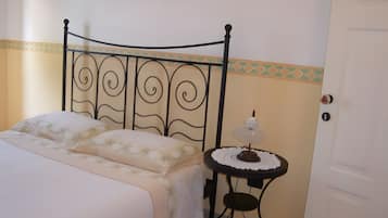 2 bedrooms, iron/ironing board, free WiFi