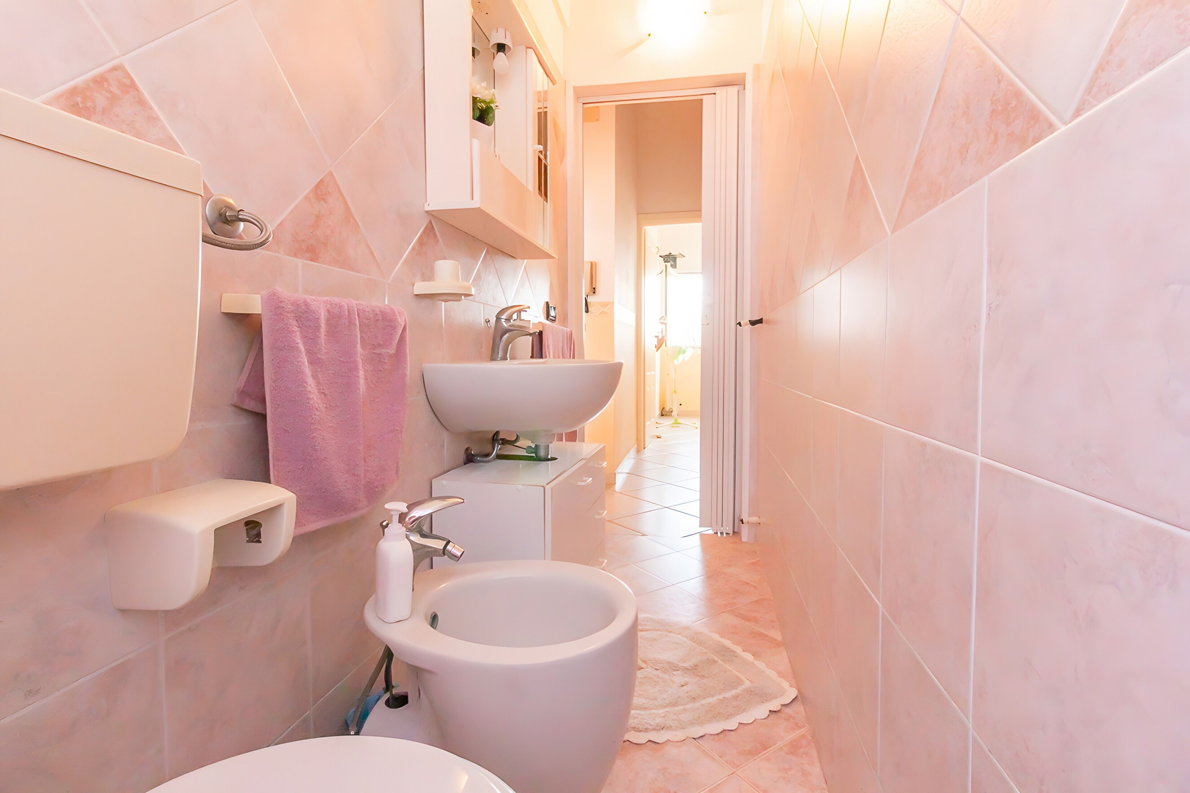 Een douche, een haardroger, handdoeken