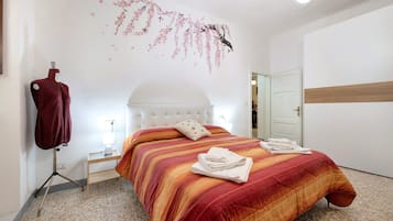 2 bedrooms, iron/ironing board, bed sheets, wheelchair access