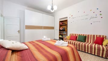 2 quartos, ferros/tábuas de passar roupa, roupa de cama