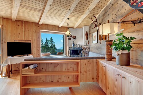 Chalet 'Magdalena' with Mountain View, Private Terrace and Wi-Fi