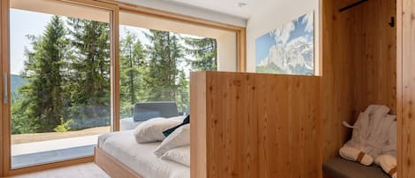 2 makuuhuonetta, silitysrauta/-lauta, ilmainen Wi-Fi, vuodevaatteet