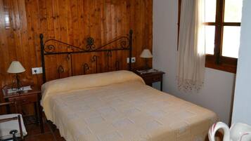 3 slaapkamers, een strijkplank/strijkijzer, gratis wifi, beddengoed
