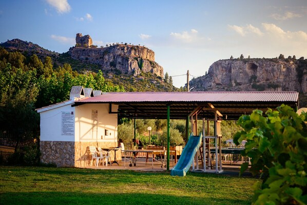 Property grounds - Country House 'El Bañaor' with Mountain View, Wi-Fi and Air Conditioning (La Tercia)