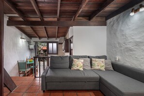 TV - Apartment 'Tesbabo Rural - Camelia' with Sea View, Private Terrace and Wi-Fi (Mocanal)