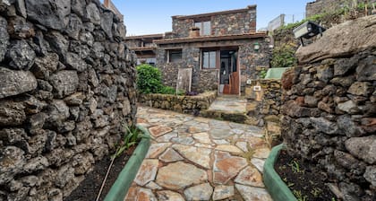 Apartment 'Tesbabo Rural - Camelia' with Sea View, Private Terrace and Wi-Fi