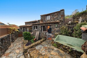 Exterior - Apartment 'Tesbabo Rural - Camelia' with Sea View, Private Terrace and Wi-Fi (Mocanal)