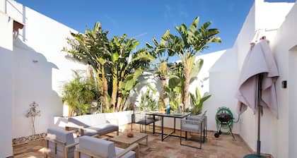 Apartment 'Estúdio Casa Do Limoeiro' with Private Garden, Wi-Fi and Air Conditioning