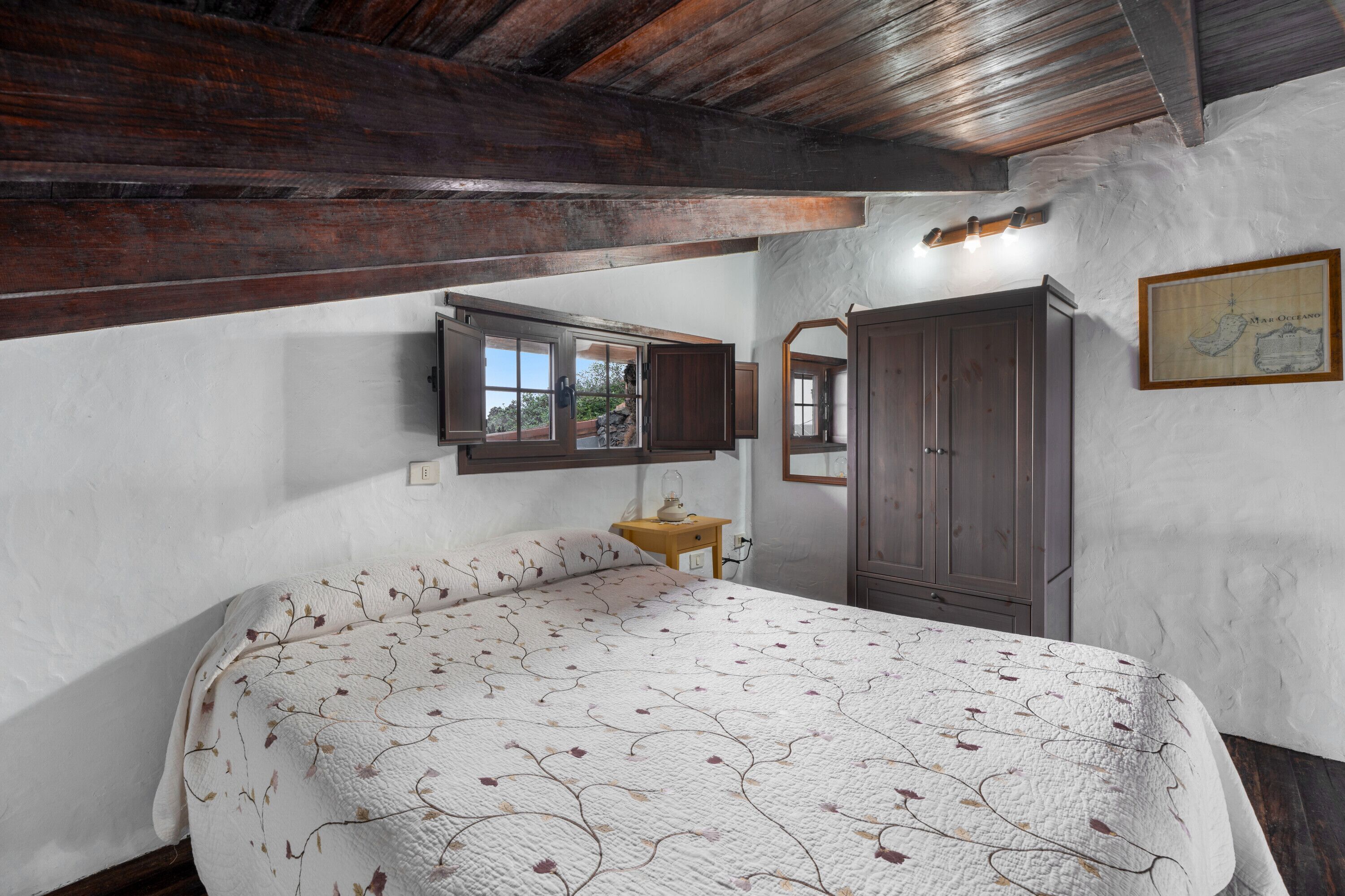 1 slaapkamer, een strijkplank/strijkijzer, gratis wifi, beddengoed