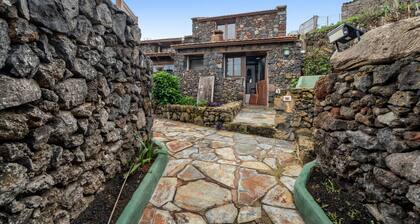 Apartment 'Tesbabo Rural - Mimo' with Sea View, Shared Garden and Wi-Fi