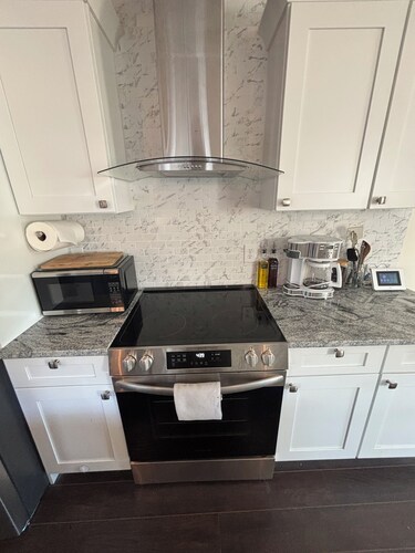 The Pad is a Newly renovated home -2024 - comfortable with modern amenities.