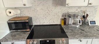 The Pad is a Newly renovated home -2024 - comfortable with modern amenities.