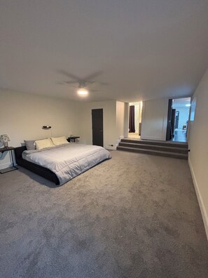 3 室のベッドルーム、アイロン / アイロン台、WiFi、ベッドシーツ