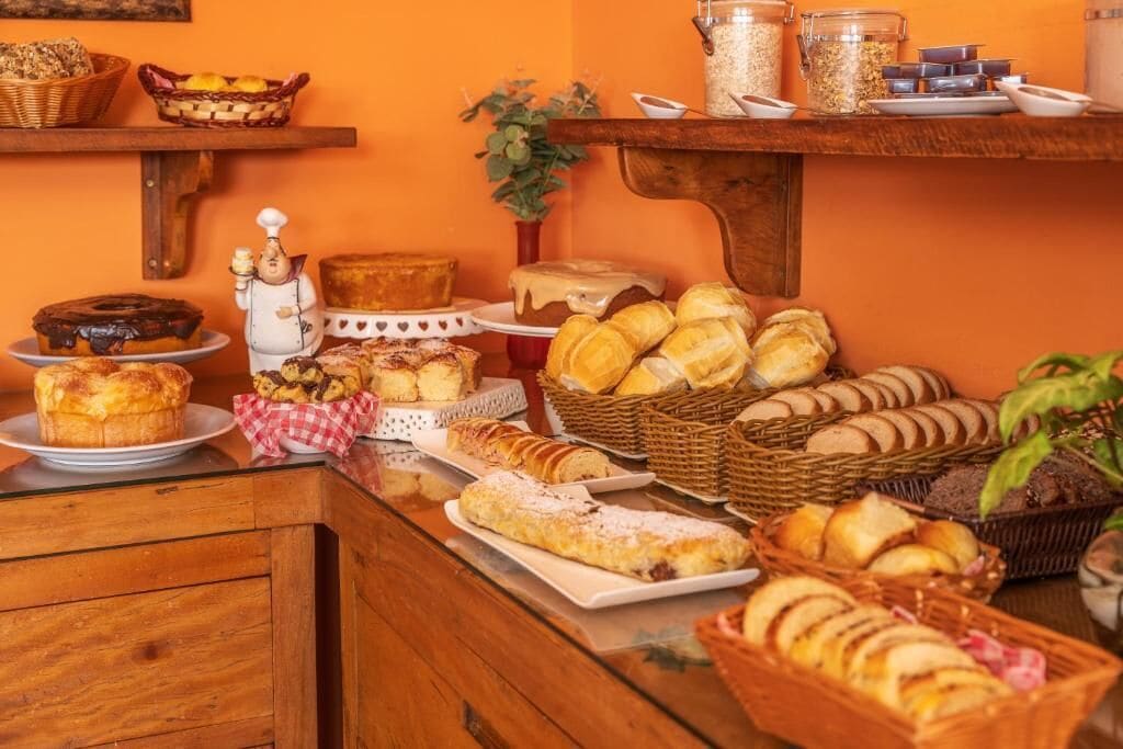 Café da manhã com buffet grátis todos os dias