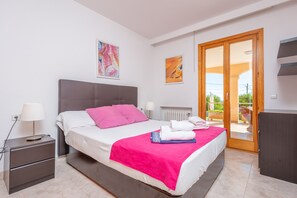 5 Schlafzimmer, Bügeleisen/Bügelbrett, kostenloses WLAN, Bettwäsche
