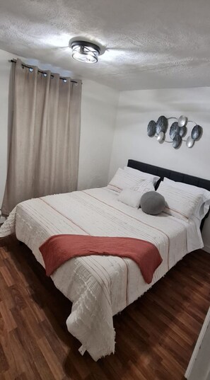2 habitaciones, tabla de planchar con plancha y wifi gratis 