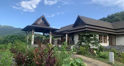 Spacious 2-bedroom villa with AC and WiFi in welcoming Pha Bong, Mae Hong Son