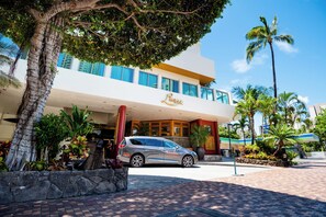 Front of property - Luana Waikiki by Tropical Escapes Realty (Honolulu)