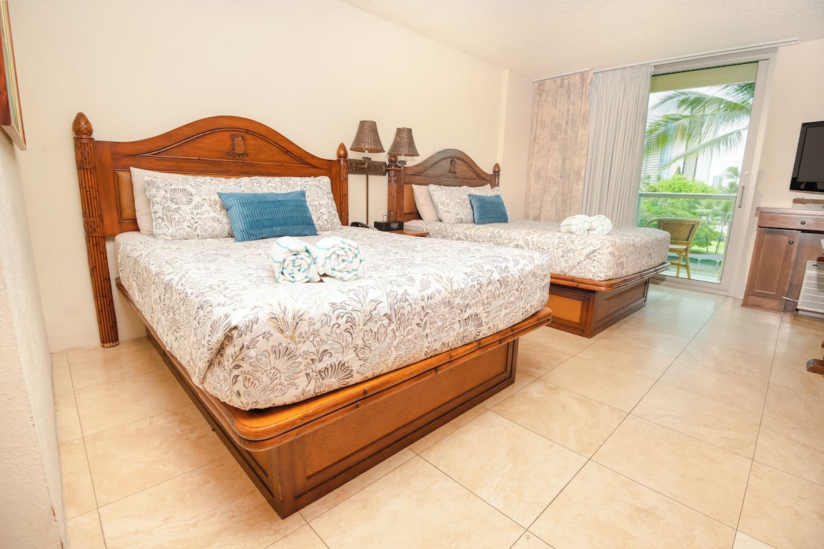 Studio Tiêu chuẩn, 2 giường cỡ queen, quang cảnh thành phố | 1 phòng ngủ, két bảo mật tại phòng, màn/rèm cản sáng