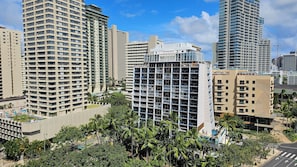 Deluxe Condo, 2 Queen Beds, Kitchenette | Terrace/patio