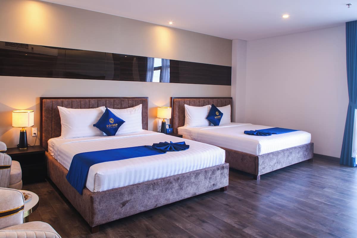 Family Suite | 1 bedroom, minibar, in-room safe, desk