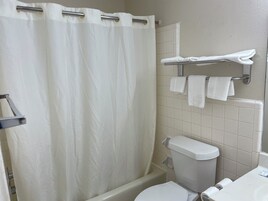 Basic Single Room | Bathroom | Hair dryer, soap, shampoo, toilet paper