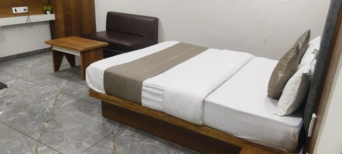Superior Room | Desk, free WiFi, bed sheets
