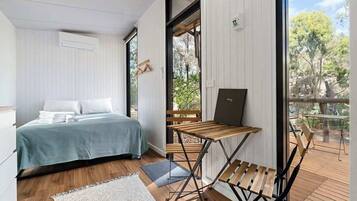 1 bedroom, bed sheets