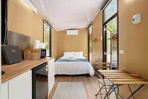 1 bedroom, bed sheets