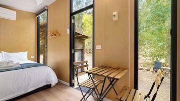 1 bedroom, bed sheets