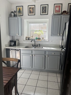 電子レンジ、オーブン、コンロ、食器洗い機