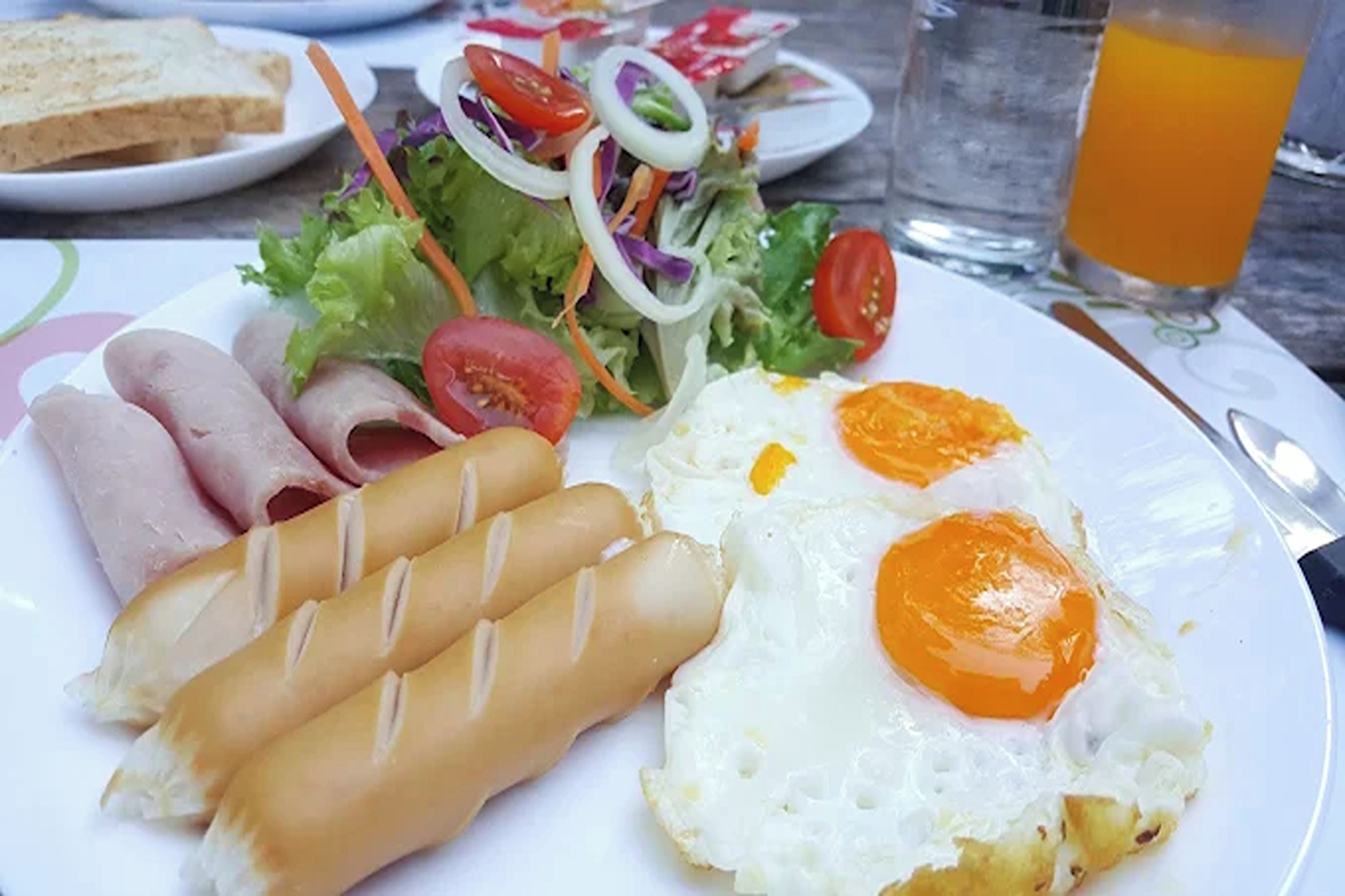 Daily buffet breakfast for a fee