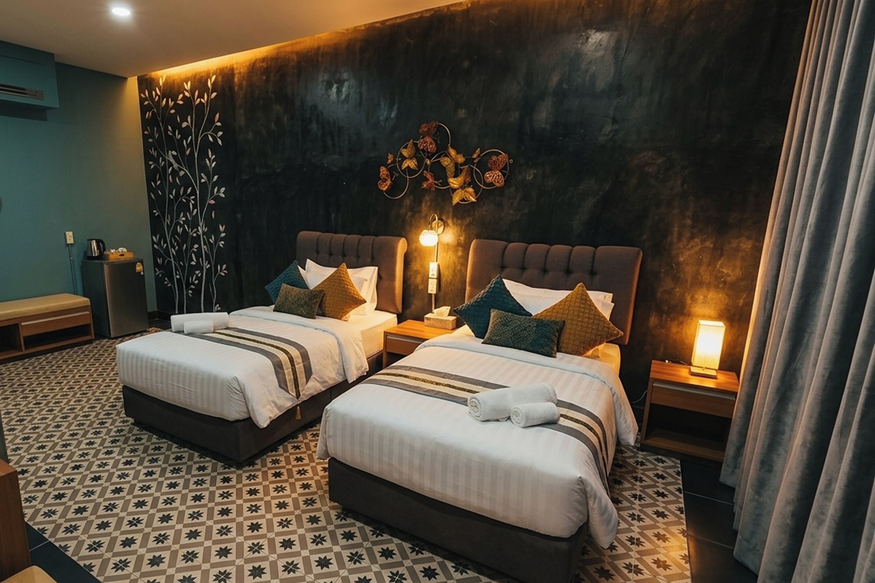 Deluxe Twin Room, Pool Access | 1 bedroom, desk, WiFi (free)