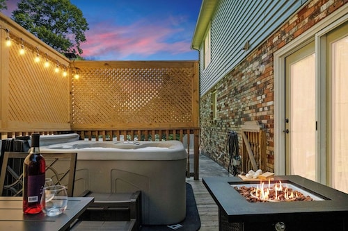 5 min to Summersville Lake I Hot Tub I Game Room I Grill I Fire pit