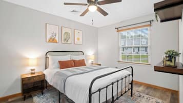 4 bedrooms, desk, iron/ironing board, WiFi